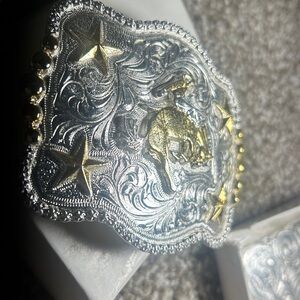 Western-style trophy belt buckle silver and gold